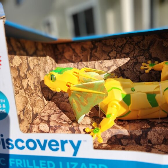 NEW Discovery Kids Robot RC Frilled Lizard Wireless Controller with Motion Activ - Picture 3 of 13